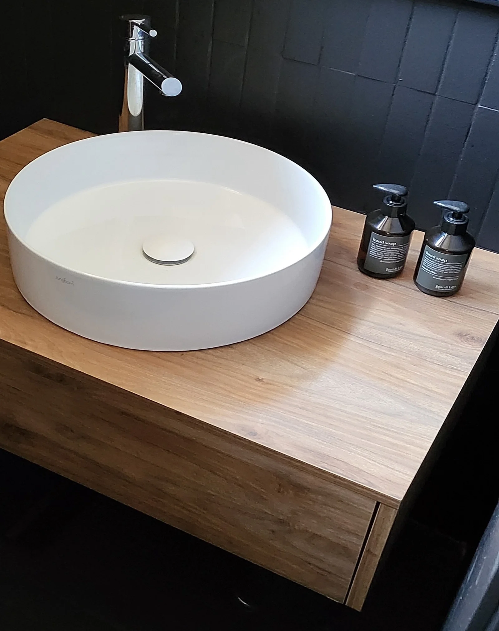 Washbasin on olive wood